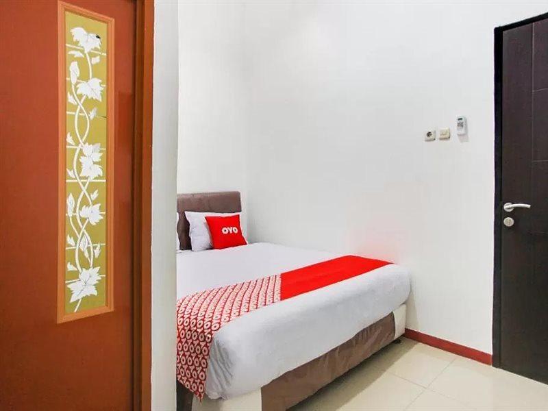 Citara Jaya Guesthouse Mitra Reddoorz Bekasi Exteriér fotografie