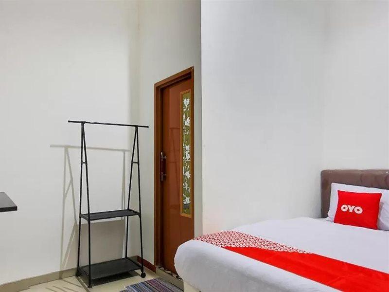 Citara Jaya Guesthouse Mitra Reddoorz Bekasi Exteriér fotografie