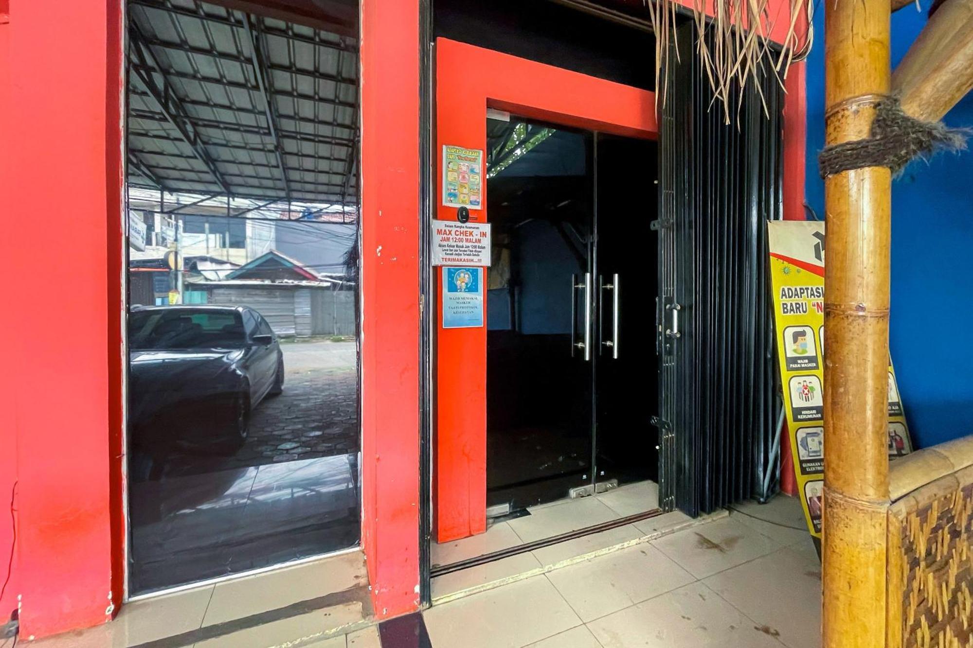 Citara Jaya Guesthouse Mitra Reddoorz Bekasi Exteriér fotografie