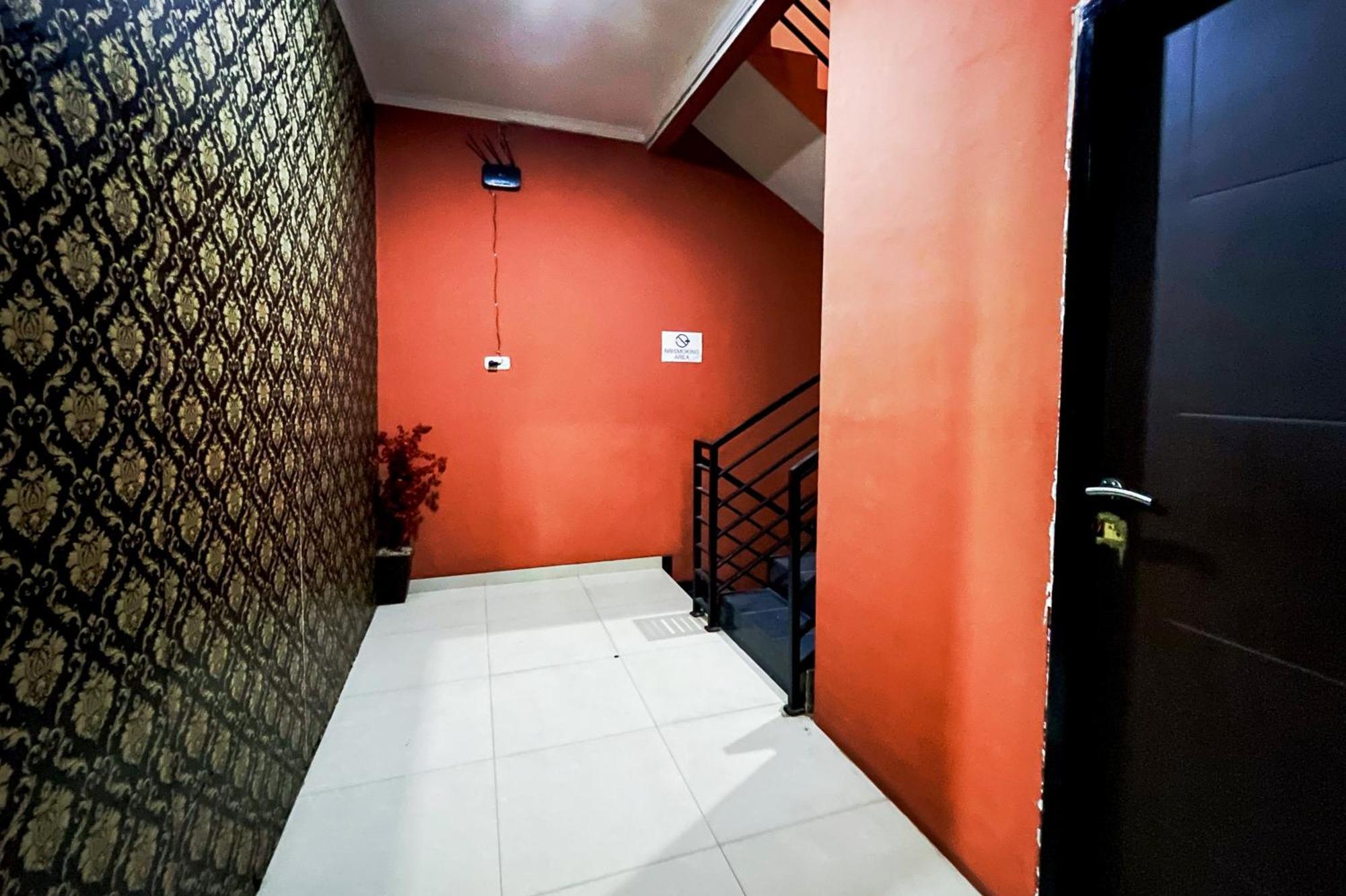 Citara Jaya Guesthouse Mitra Reddoorz Bekasi Exteriér fotografie