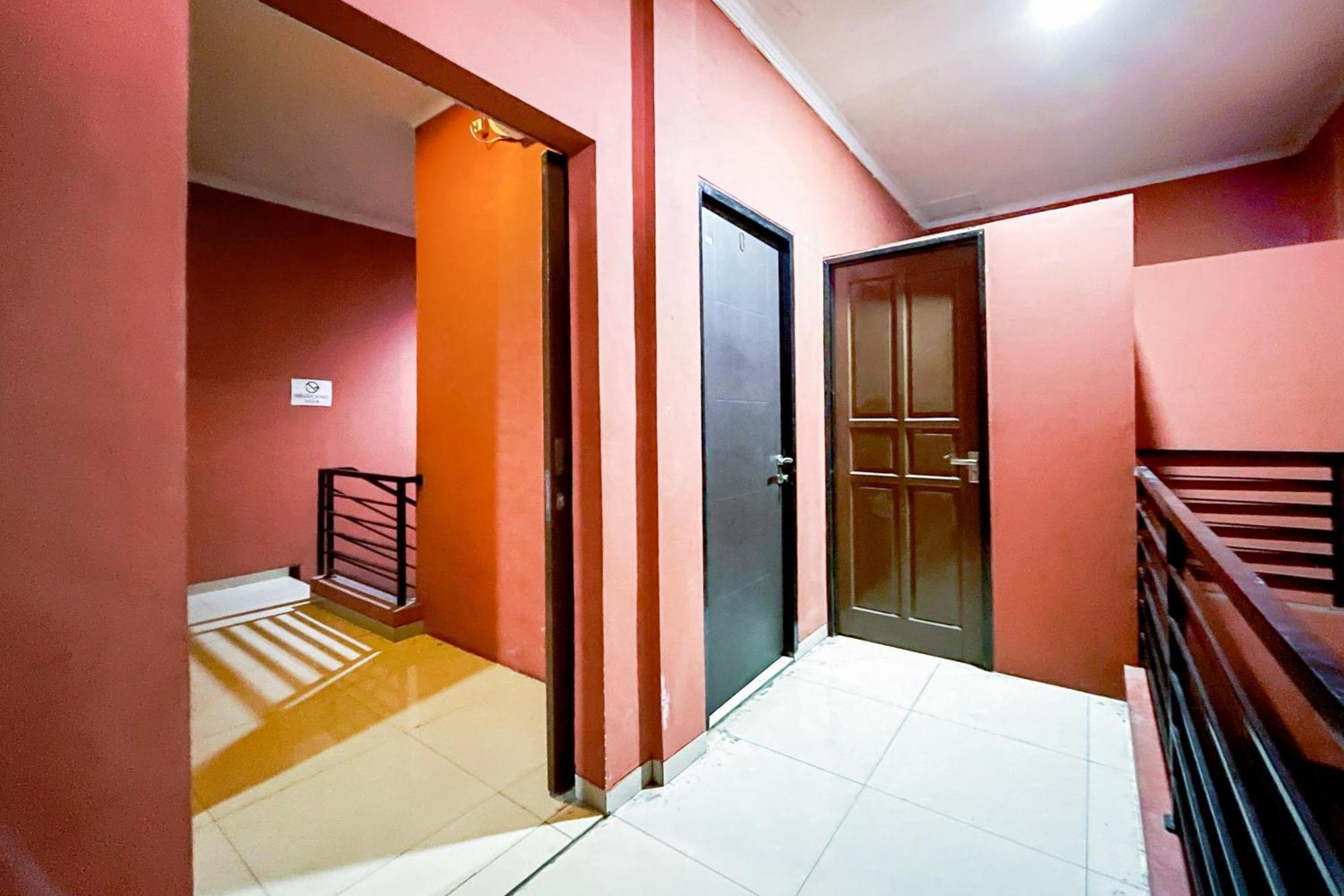 Citara Jaya Guesthouse Mitra Reddoorz Bekasi Exteriér fotografie