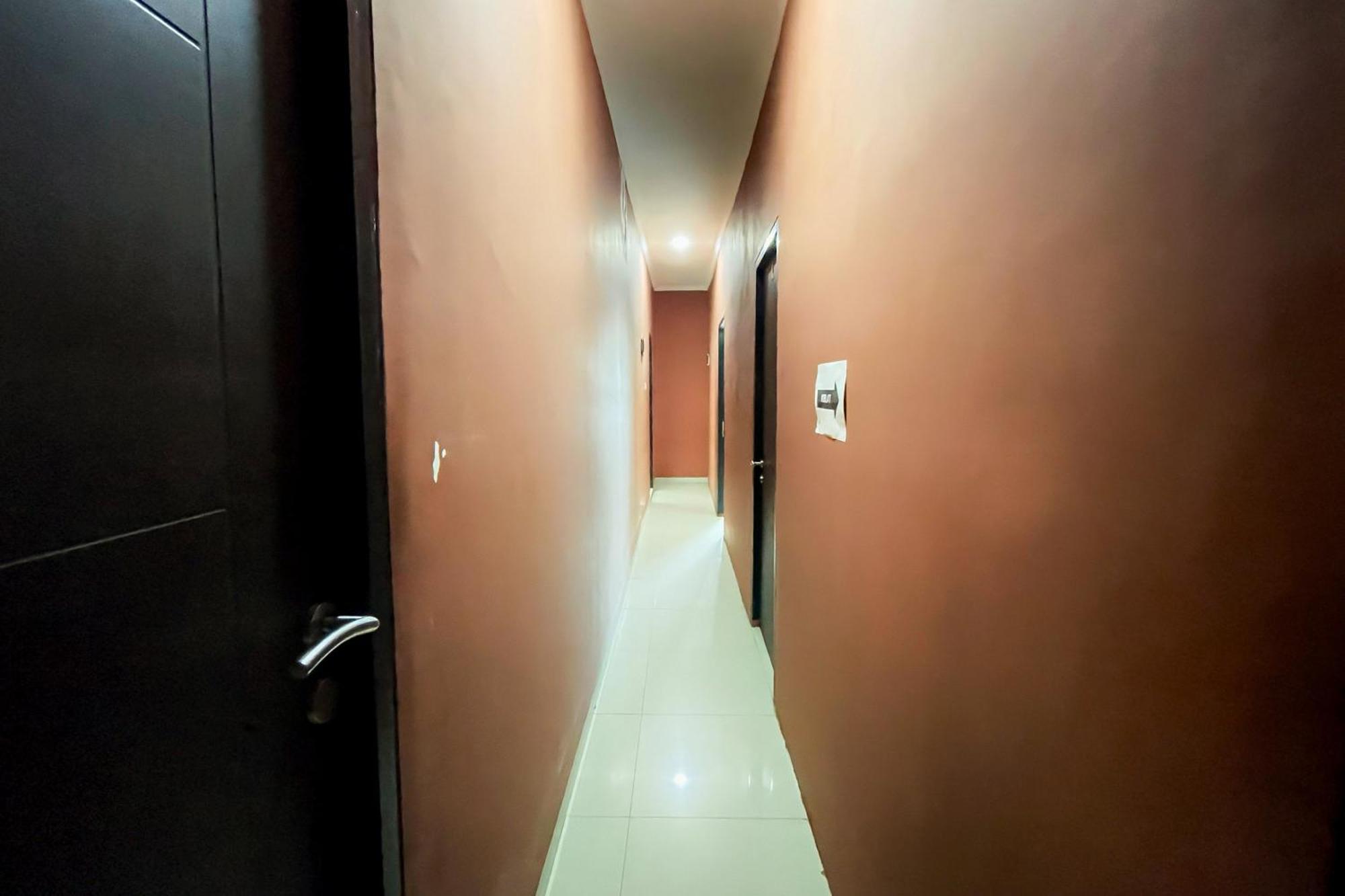 Citara Jaya Guesthouse Mitra Reddoorz Bekasi Exteriér fotografie